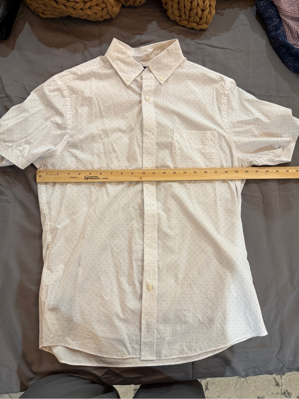 Charles Tyrwhitt Men's White Short-Sleeve Button-Down Shirt w/ white Dot Print